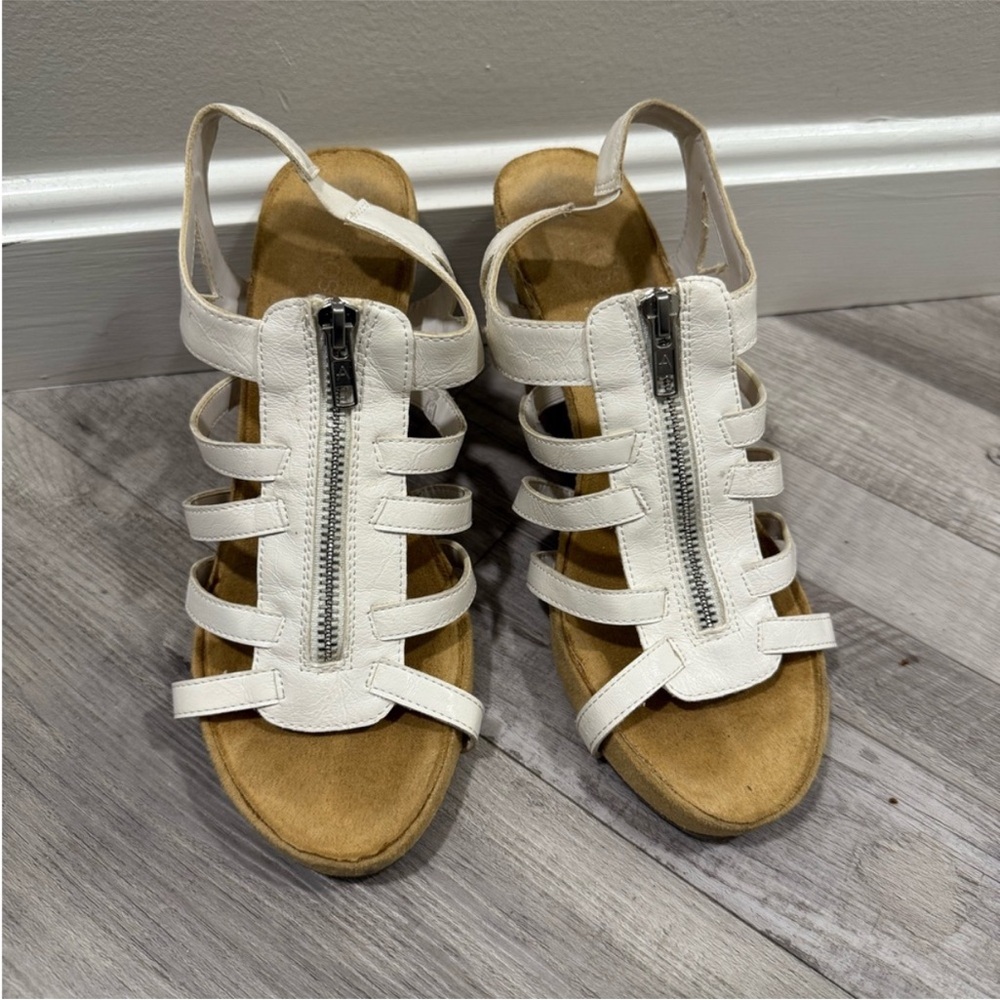AEROSOLES White Strappy Sandals with Zipper